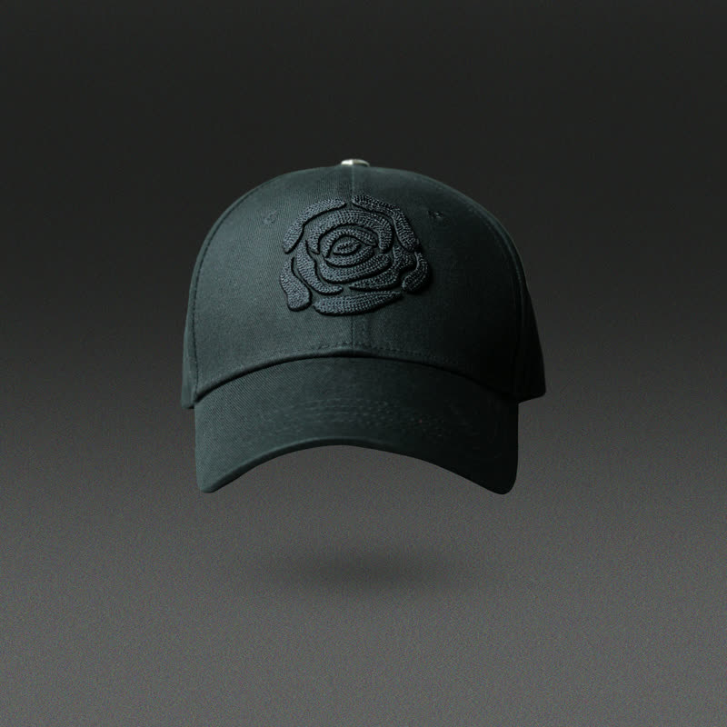 Casquette JUNE Noir Complex en toile noire mate, rose brodée ton sur ton